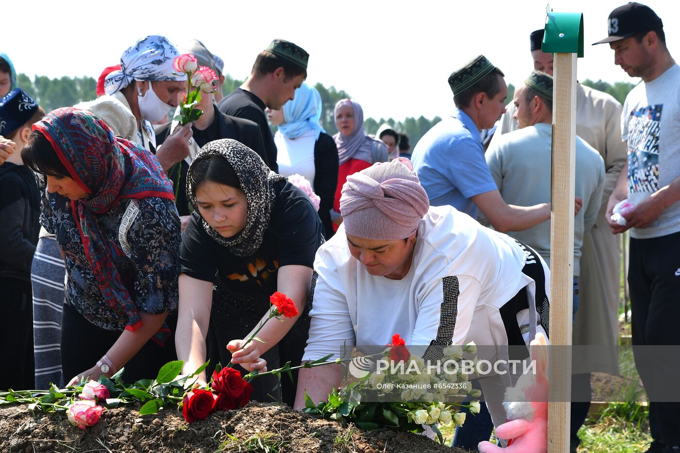 Похороны погибших при стрельбе в казанской школе №175