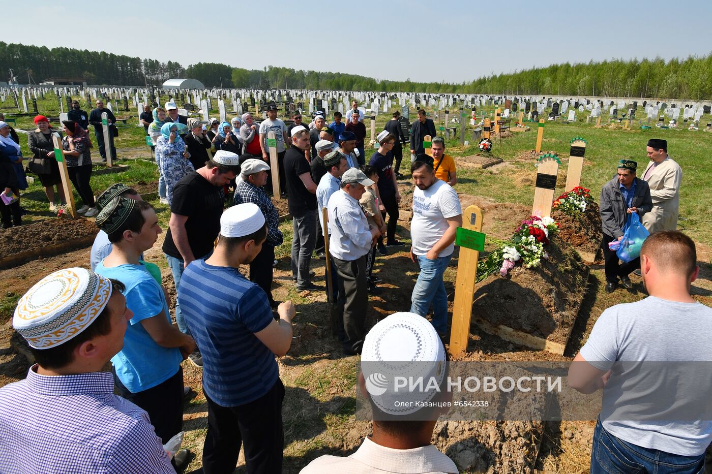 Похороны погибших при стрельбе в казанской школе №175