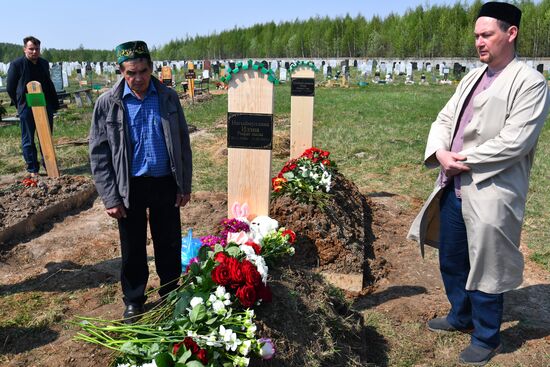 Похороны погибших при стрельбе в казанской школе №175