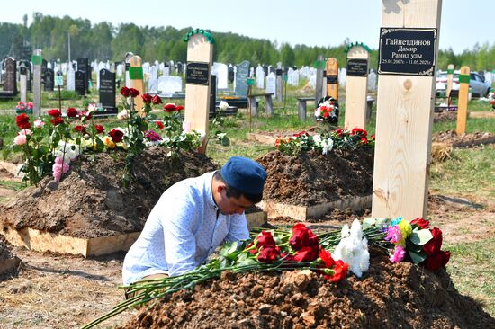 Похороны погибших при стрельбе в казанской школе №175