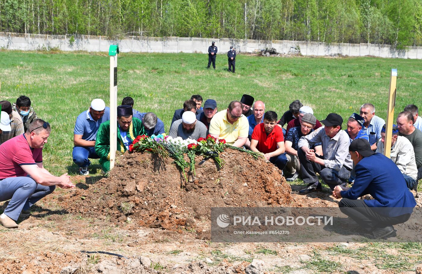 Похороны погибших при стрельбе в казанской школе №175