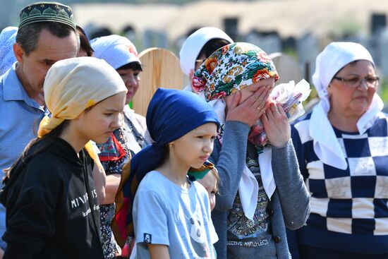 Похороны погибших при стрельбе в казанской школе №175