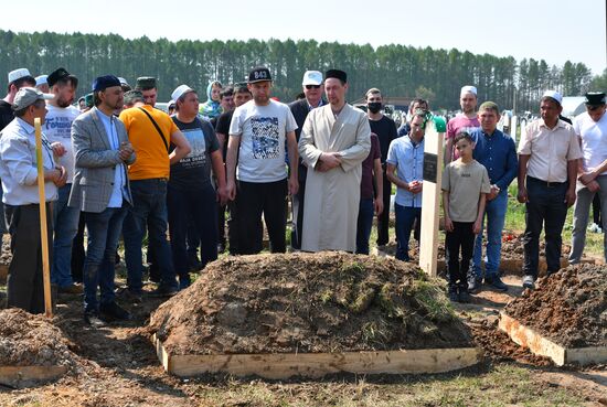 Похороны погибших при стрельбе в казанской школе №175