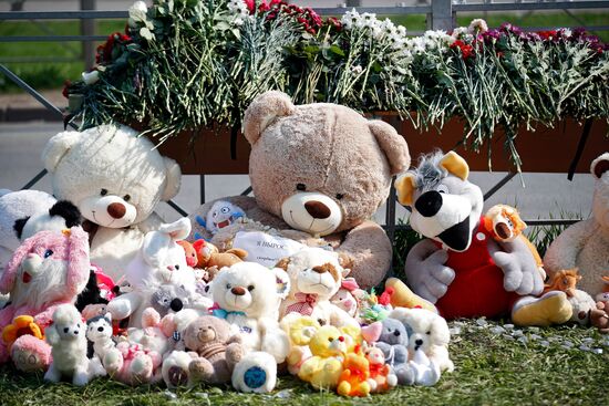 Траур по погибшим в казанской школе 