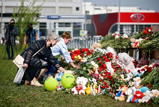 Траур по погибшим в казанской школе 