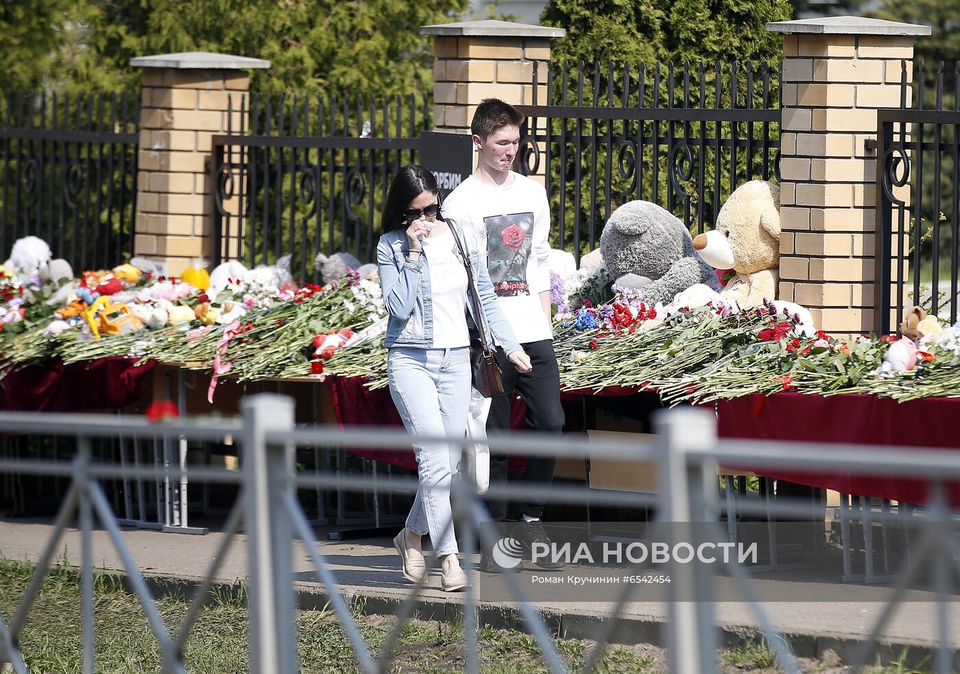 Траур по погибшим в казанской школе 