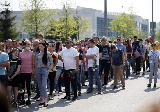 Траур по погибшим в казанской школе 