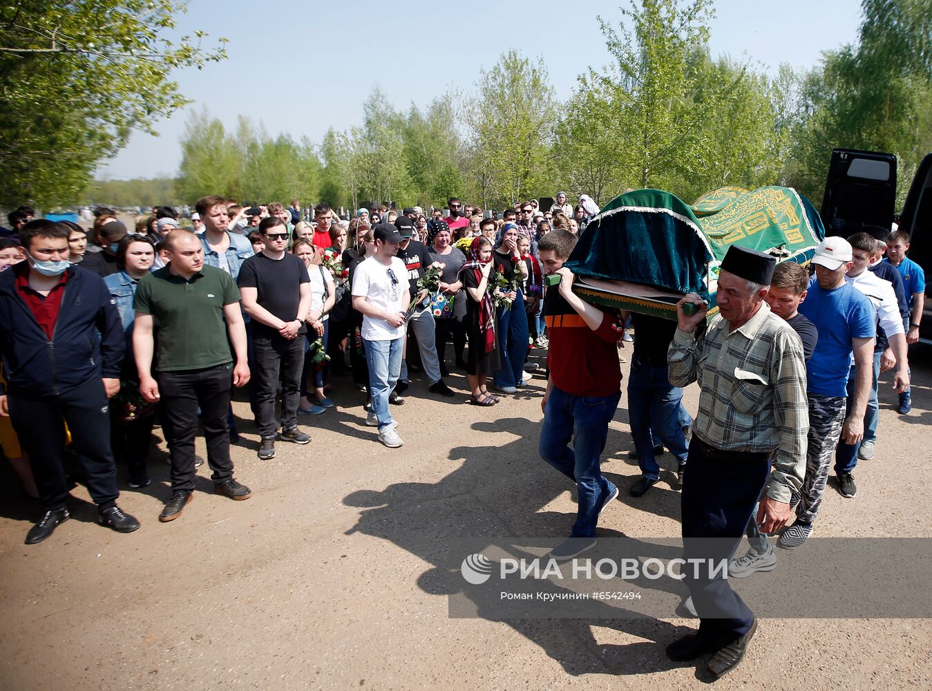 Траур по погибшим в казанской школе