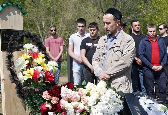 Траур по погибшим в казанской школе