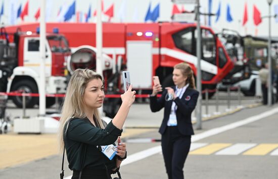Траур по погибшим в казанской школе 