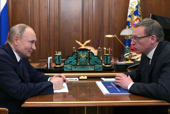 Встреча президента РФ В. Путина с губернатором Омской области А. Бурковым