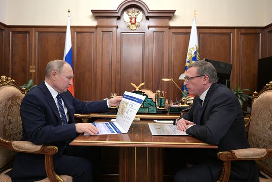 Встреча президента РФ В. Путина с губернатором Омской области А. Бурковым