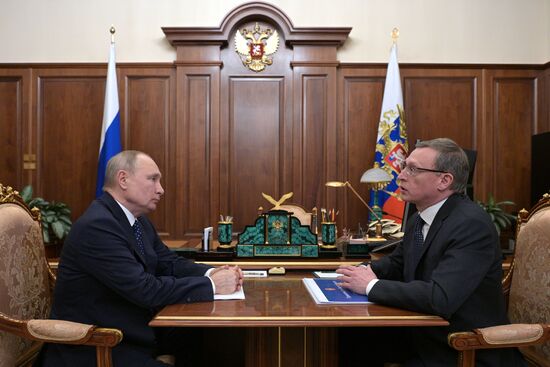 Встреча президента РФ В. Путина с губернатором Омской области А. Бурковым
