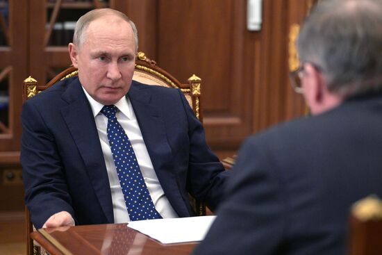 Встреча президента РФ В. Путина с губернатором Омской области А. Бурковым