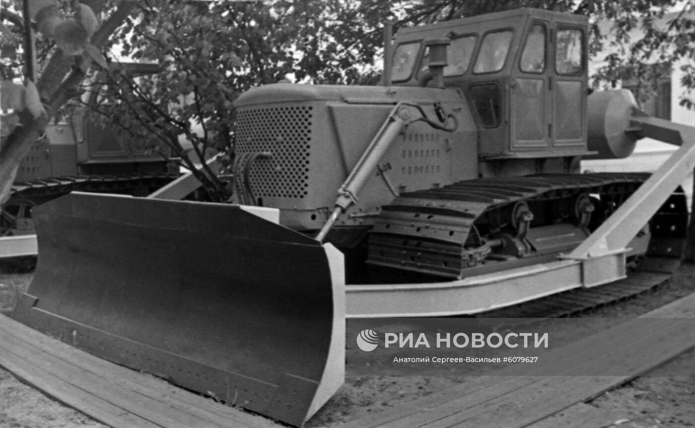 Бульдозер Д-694 | РИА Новости Медиабанк