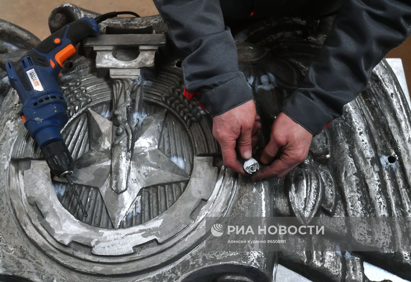 Реставрация чугунных ограждений и гранита с Большого Каменного моста ...