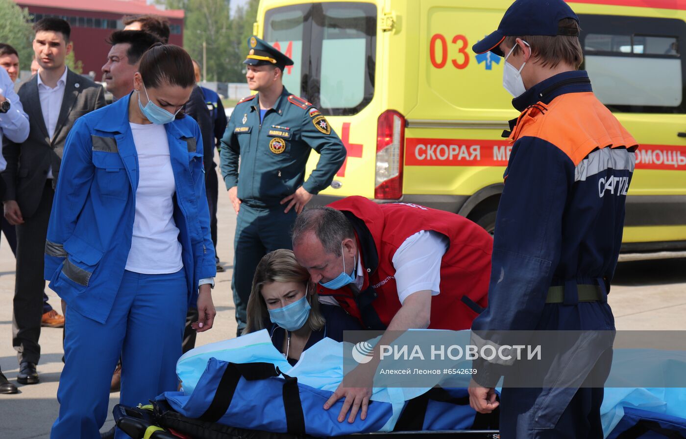 Вылет самолёта МЧС с пострадавшими при стрельбе из Казани в Москву