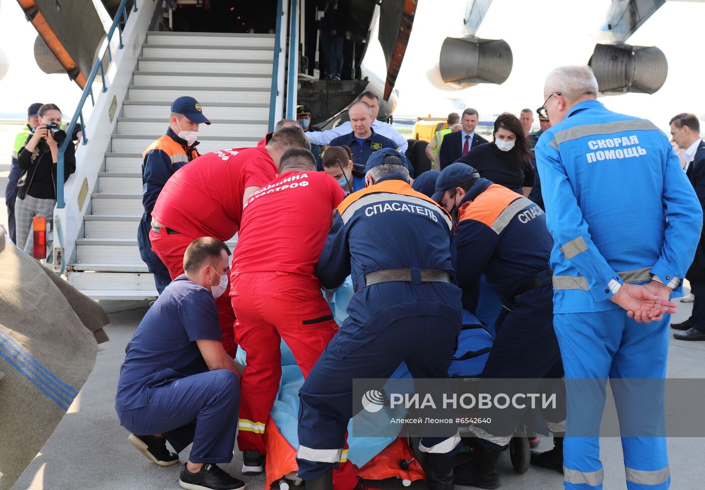 Вылет самолёта МЧС с пострадавшими при стрельбе из Казани в Москву