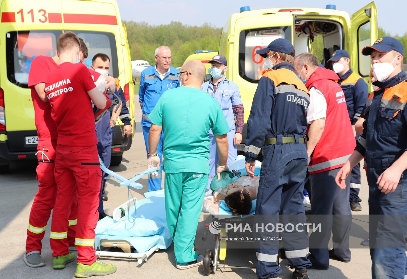 Вылет самолёта МЧС с пострадавшими при стрельбе из Казани в Москву