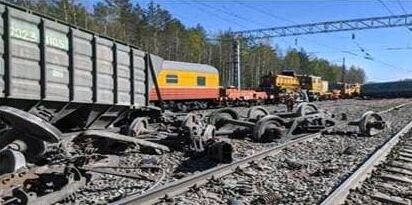 Сход с рельсов грузового поезда в Карелии