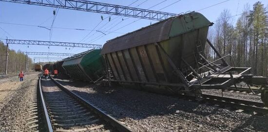 Сход с рельсов грузового поезда в Карелии