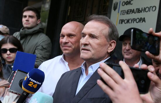 В. Медведчук приехал в офис генпрокурора Украины для дачи показаний