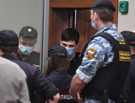 Избрание меры пресечения подозреваемому в стрельбе в школе Казани