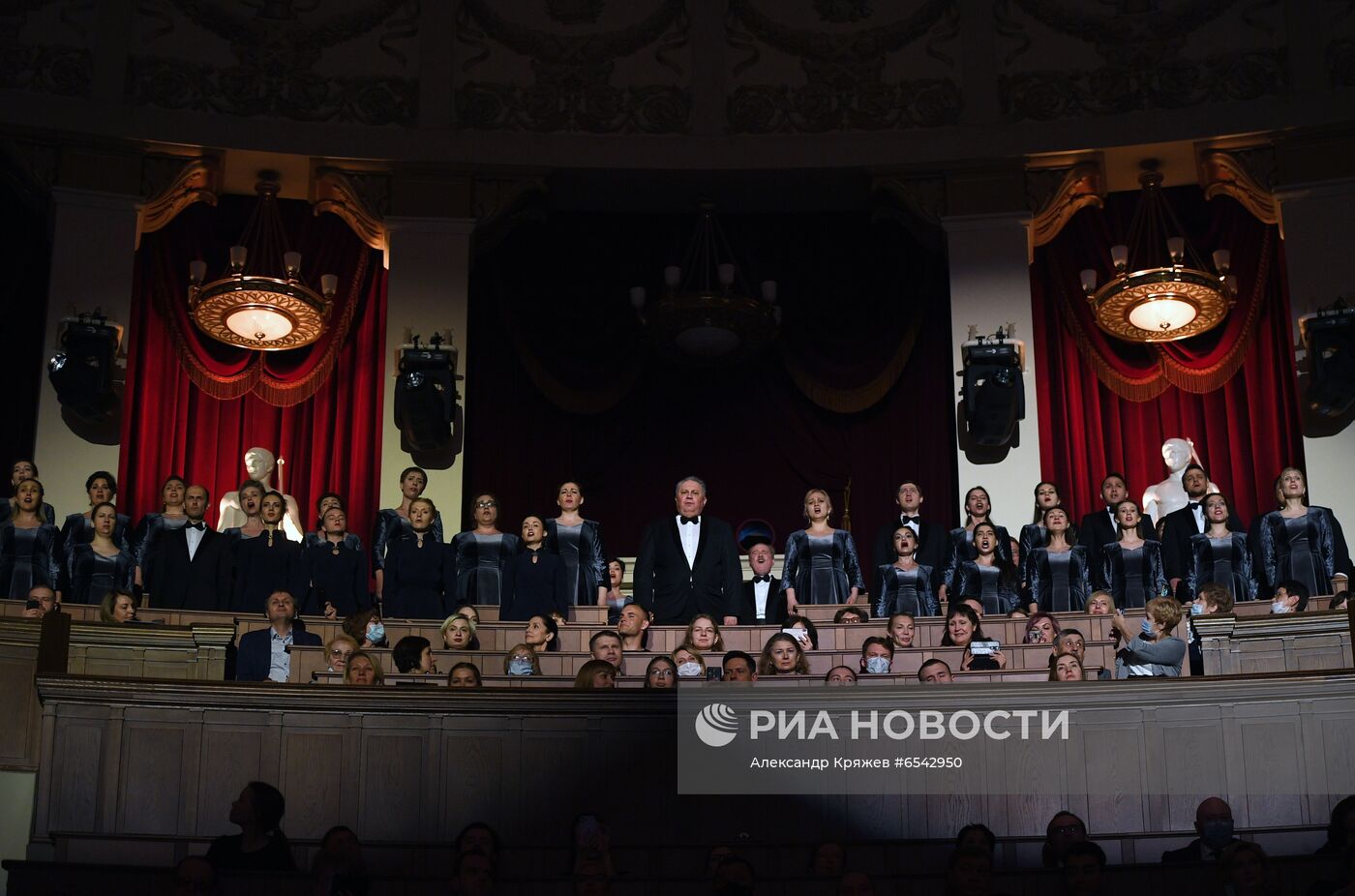Юбилейный гала-концерт в Новосибирском театре оперы и балета 