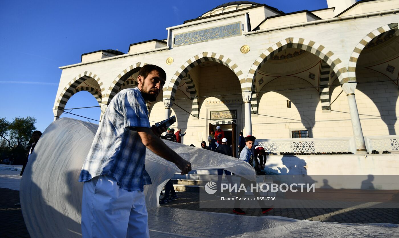 Празднование Ураза-байрама в России
