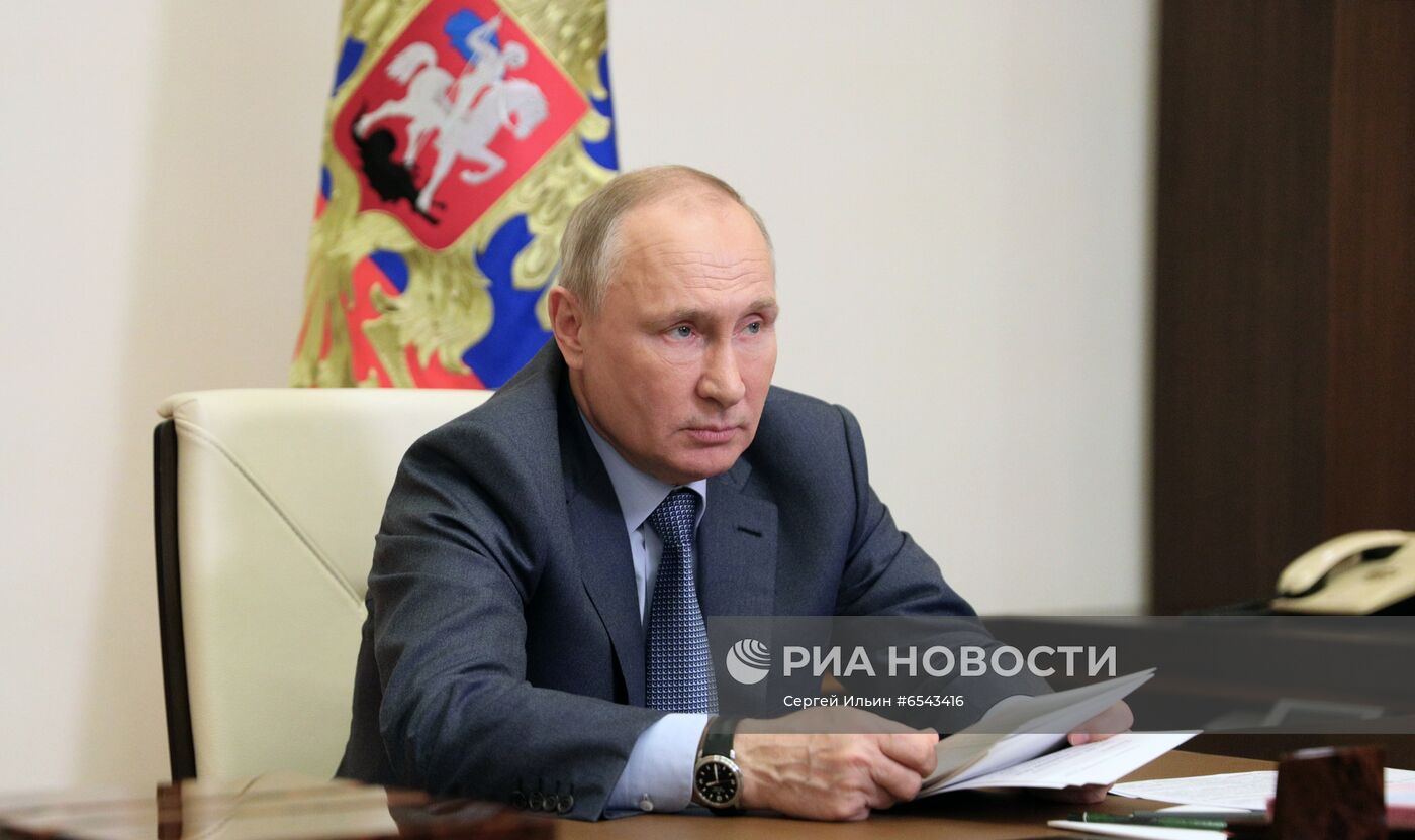 Президент РФ В. Путин провел совещание с членами правительства РФ