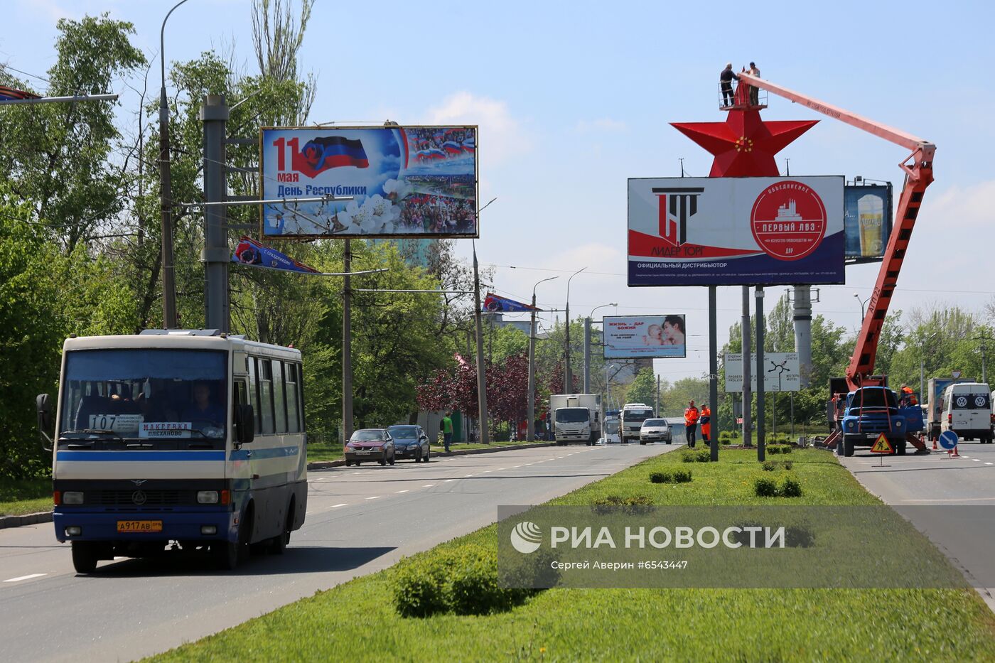 Установка звезды Победы на въезде в Донецк | РИА Новости Медиабанк