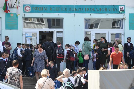 Ученики казанских школ вернулись к учёбе