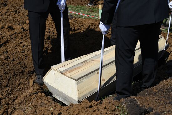 Соревнование по скоростной копке могил среди специализированных предприятий