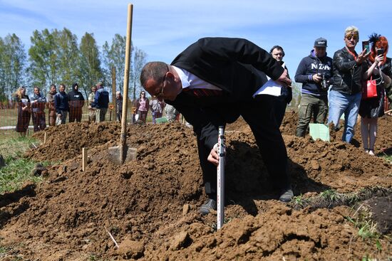 Соревнование по скоростной копке могил среди специализированных предприятий