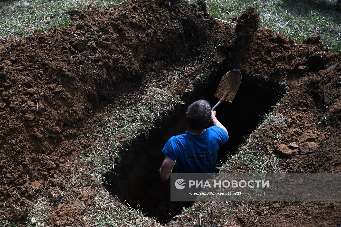 Соревнование по скоростной копке могил среди специализированных предприятий