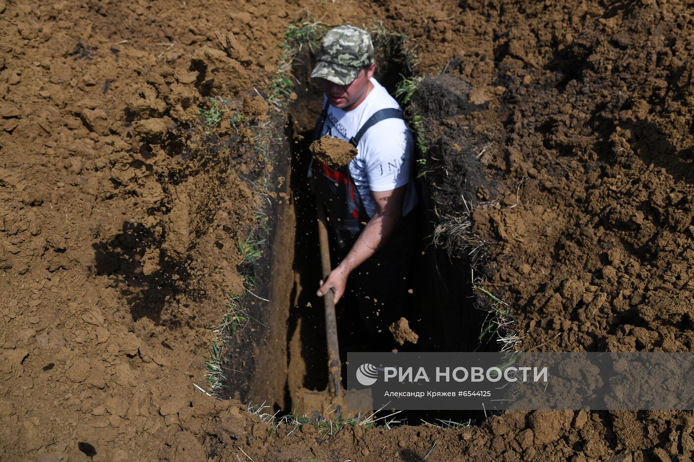 Соревнование по скоростной копке могил среди специализированных предприятий