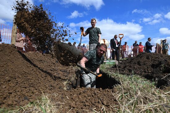 Соревнование по скоростной копке могил среди специализированных предприятий