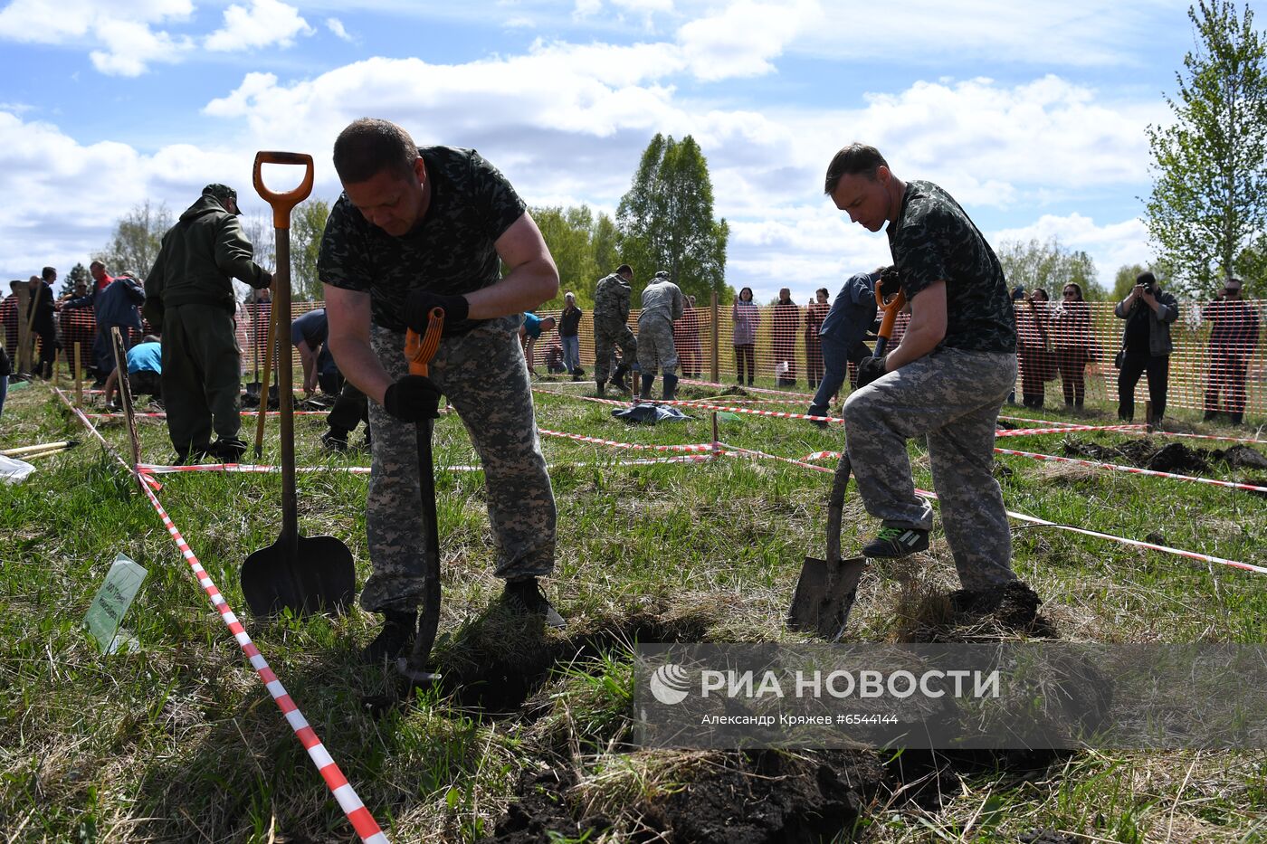 Соревнование по скоростной копке могил среди специализированных предприятий