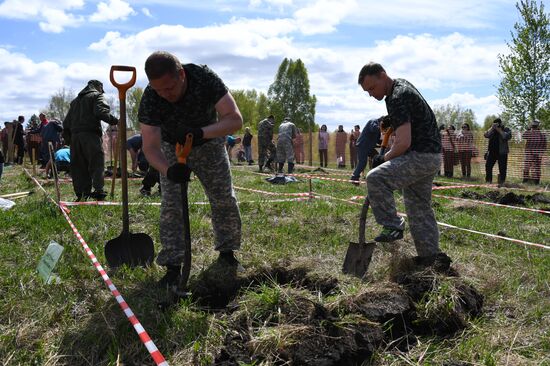 Соревнование по скоростной копке могил среди специализированных предприятий