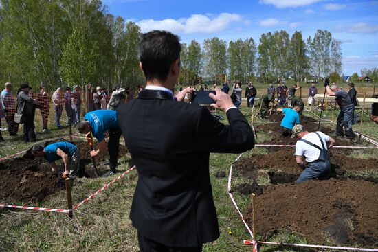 Соревнование по скоростной копке могил среди специализированных предприятий