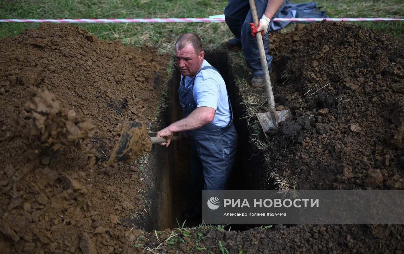 Соревнование по скоростной копке могил среди специализированных предприятий