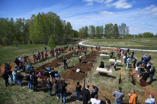 Соревнование по скоростной копке могил среди специализированных предприятий