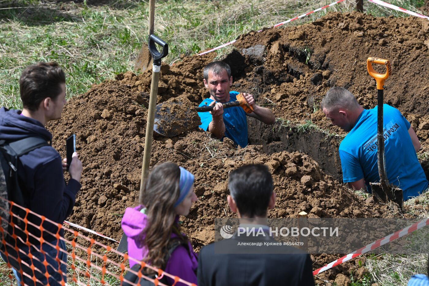 Соревнование по скоростной копке могил среди специализированных предприятий