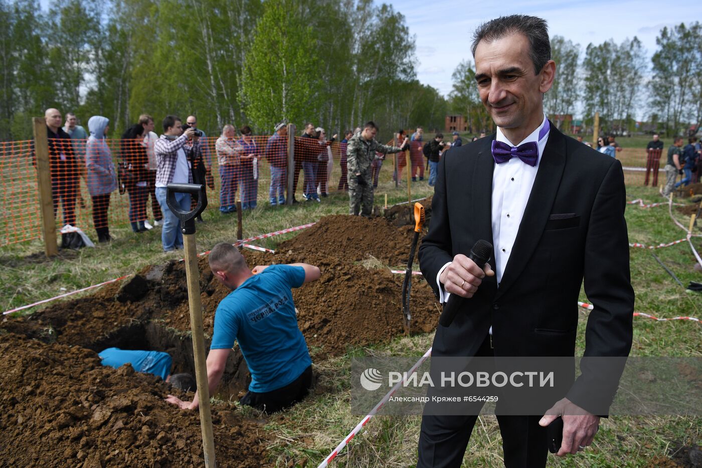 Соревнование по скоростной копке могил среди специализированных предприятий