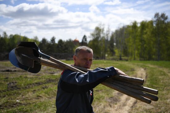 Соревнование по скоростной копке могил среди специализированных предприятий