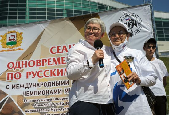 Сеанс одновременной игры в шашки с Т. Тансыккужиной
