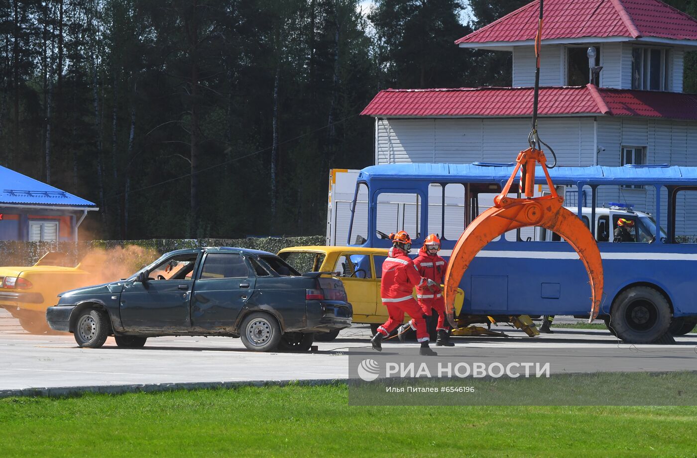 Салон "Комплексная безопасность". Демонстрационные учения МЧС России