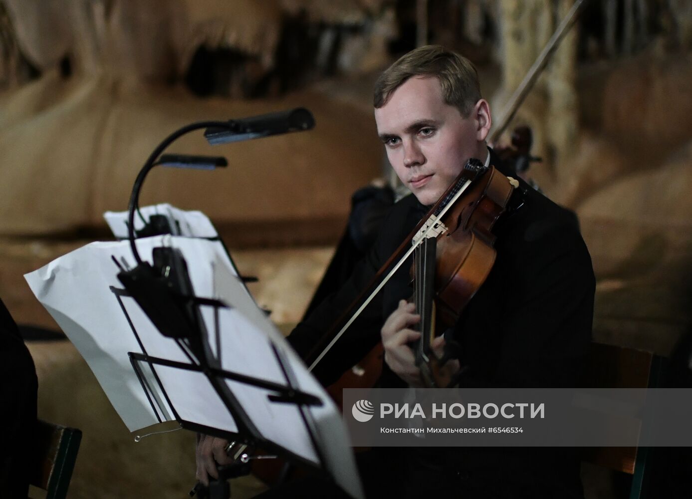 Концерт "Звуковой сплав" в Мраморной пещере в Крыму