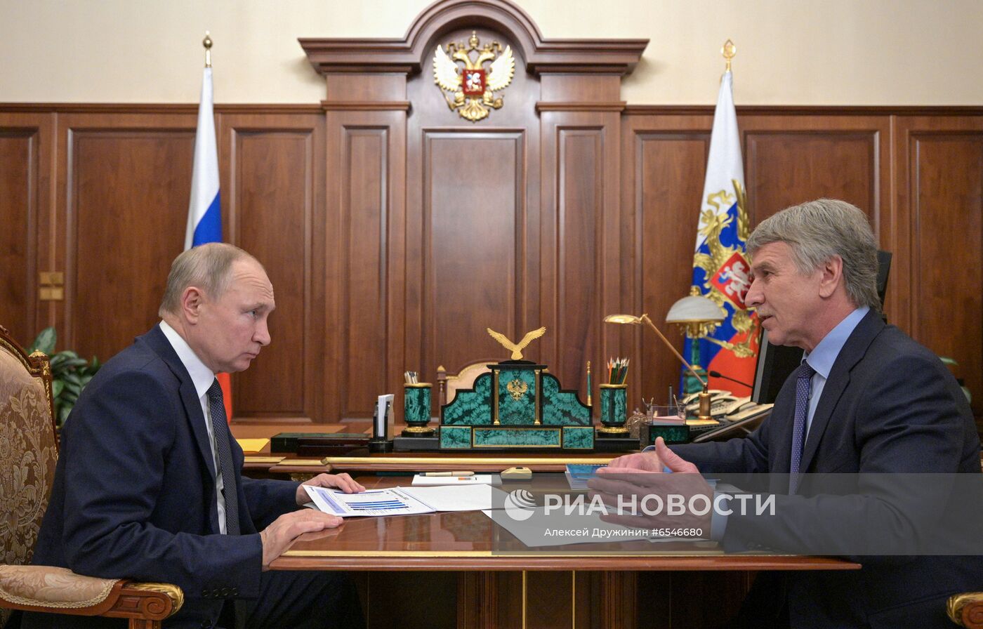 Президент РФ В. Путин встретился с главой ПАО "Новатэк" Л. Михельсоном