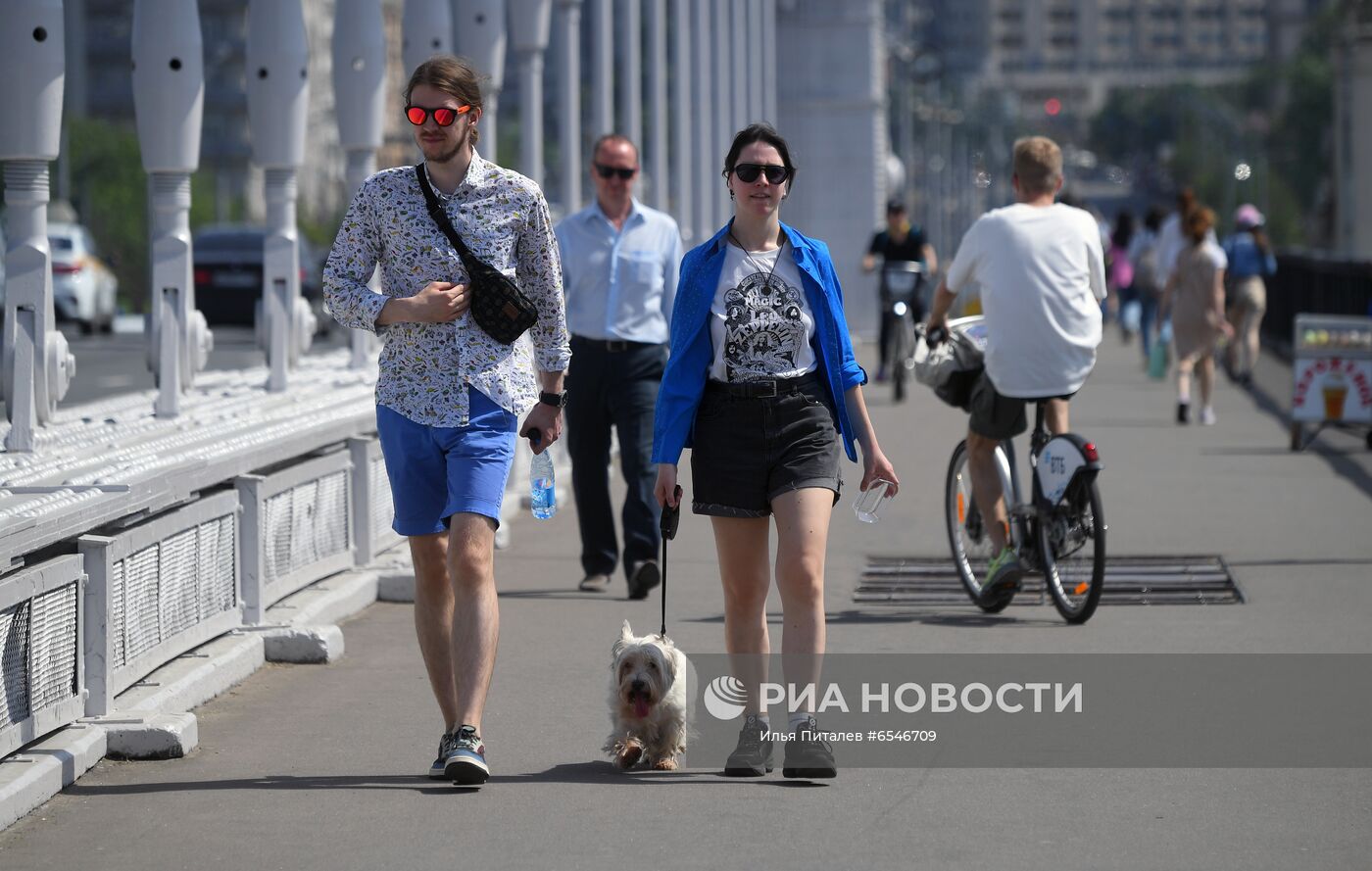 Жаркая погода в Москве 